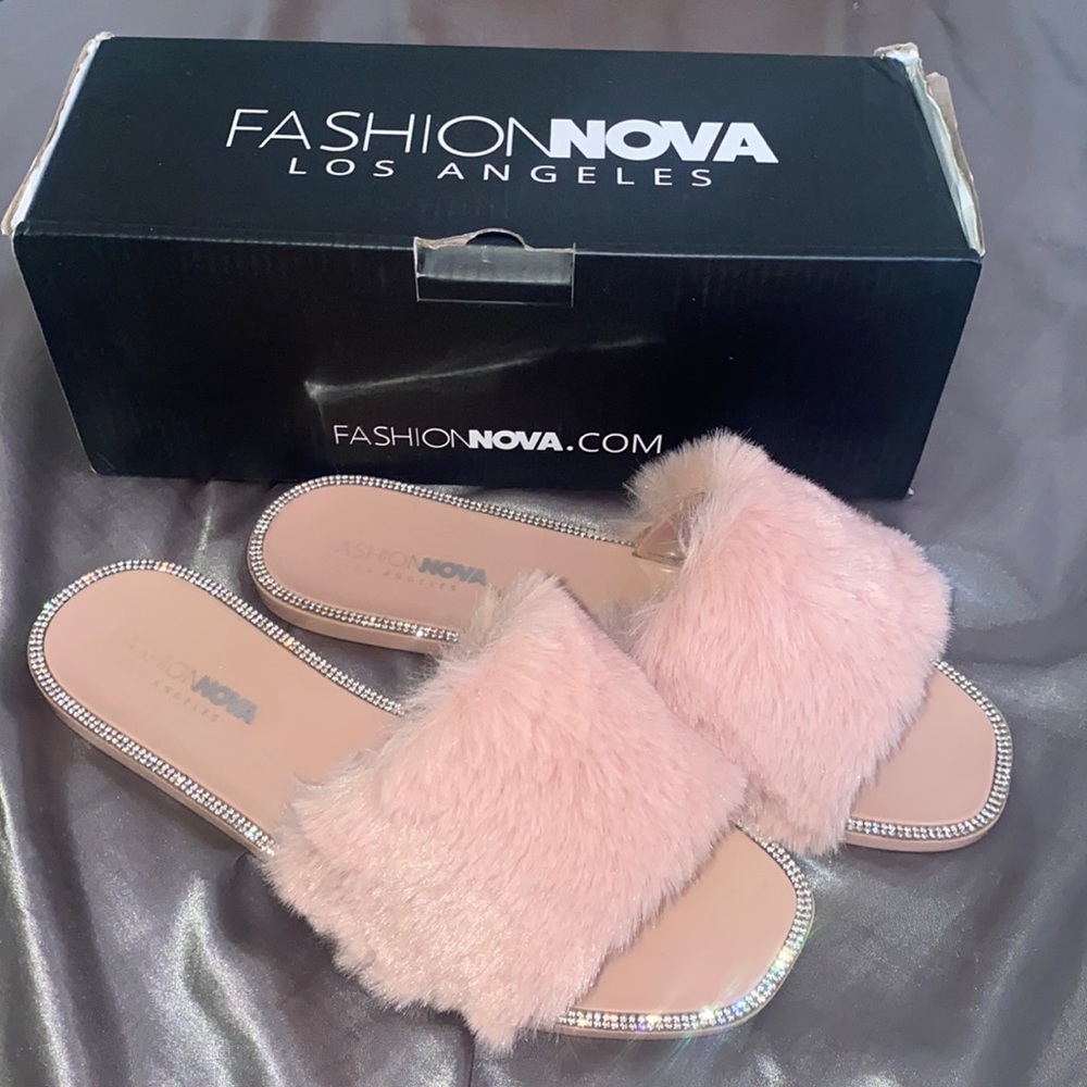 pink fluffy slides fashion nova